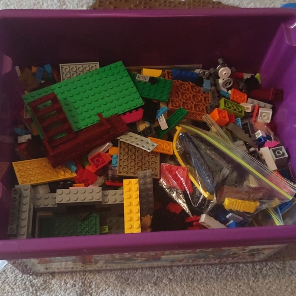 A huge box of lego - Picture 2 of 4
